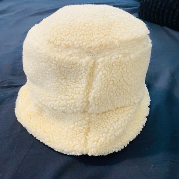 RARE FIND-Stella McCartney Shearling Faux Fur Logo Bucket Hat - Picture 4 of 11